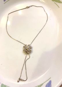 Elegant Vintage Flower Pendant Necklace