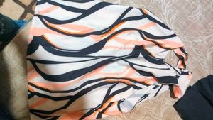 Stylish Saree with Abstract Print