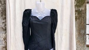I. Stylish Black Puff Sleeve Top
