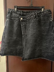 A symmetrical Denim Skirt