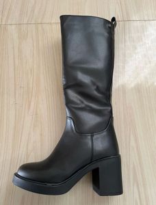 Chic Black Knee-High Boots