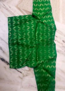💚 Green Blouse