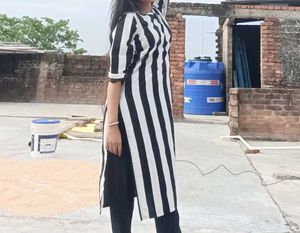 Stylish Black &amp; White Striped Kurta