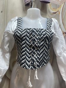 Chic Zigzag Pattern Crop Top