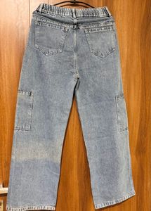 Trendy Light Wash Cargo Jeans