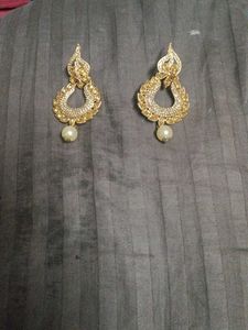 Exquisite Gold Dangle Earrings with Pearls