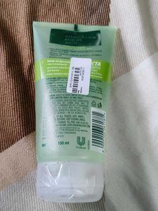 Simple Refreshing Facial Wash