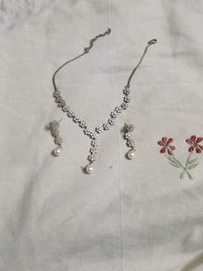 Elegant Pearl & Crystal  Necklace