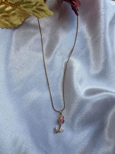 Chic Tulip Pendant Necklace