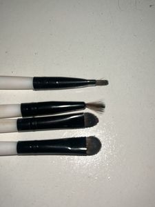 Set of 4 Makeup Brushes