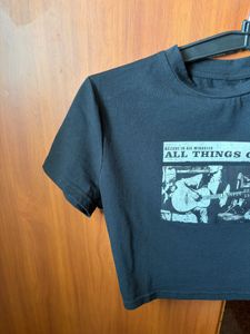 Black Graphic Crop T-Shirt size medium