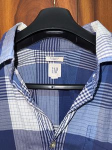 GAP Plaid Button-Up Shirt | Size(Medium)