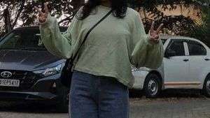 Sweatshirt with Puffy Long Sleeves💌