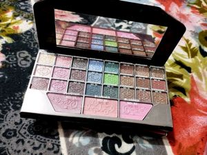New With Tag Eyeshadow Palette