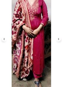Beautiful Pink Embroidered Kurta Set