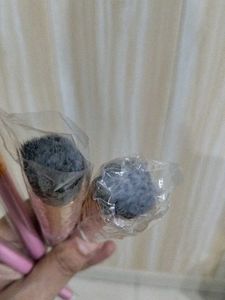 Set of 4 Pink Makeup Brushes