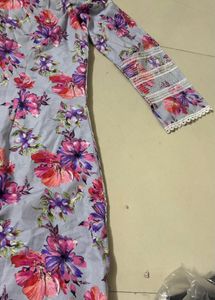 Floral Print Kurta with Lace Detailing