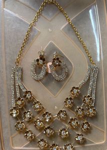 Stunning Rhinestone Necklace & Earring Set