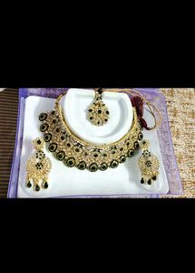 Exquisite Emerald &amp; Gold Kundan Jewellery Set