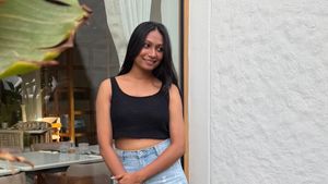 CUTE BLACK TOP
