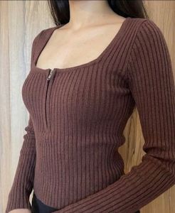 fitted top with chain