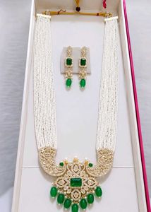Elegant White pearl Necklace with Emerald Pendant