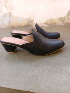 Chic Black Mules - Stylish &amp; Comfortable