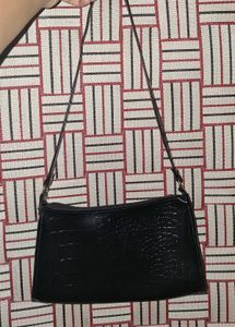 Chic Black Croc Embossed Shoulder Bag