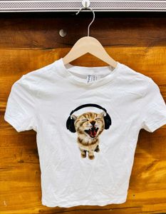 H&amp;M Cat Cropped Graphic T-Shirt