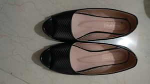 Dressberry Black Peep-Toe Ballerinas