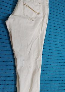 Play with UMM White Jeans
