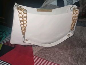 Chic White Shoulder Bag with Gold Chain