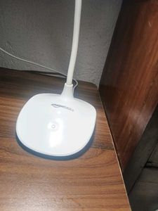 AMAZON BASICS Sleek LED Desk Lamp