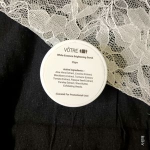 VOTRE White Essence Brightening Scrub (20gm)