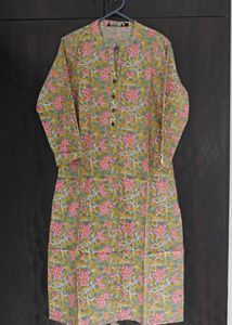 🌸 Shoppers Stop Floral Kurti –  New With Tag
