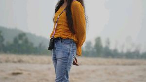 Yellow cute top for women