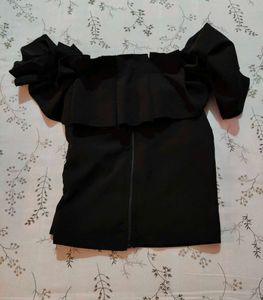 Chic Black Off-Shoulder zipper Top