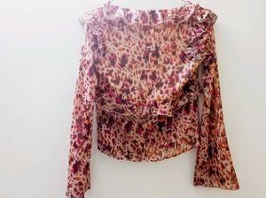 Chic Leopard Print Ruffle Top