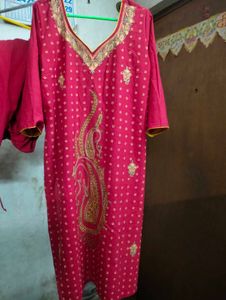 Beautiful Tomato red Kurta Set with Embroidery