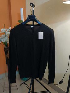 korean Uniqlo Black V-Neck Sweater (Unisex)
