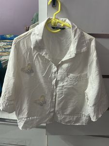 Chic White Butterfly Embellished Cropped Shirt