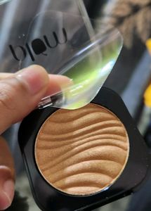 Plum there You Glow Highlighter 124 Miracle Bronze