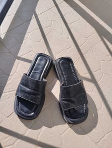 Stylish Black Quilted Slides