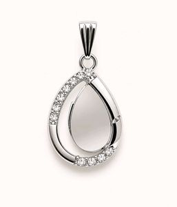 Elegant Teardrop Pendant Necklace