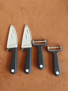 Set of 4 Kitchen Peelers and Cutters