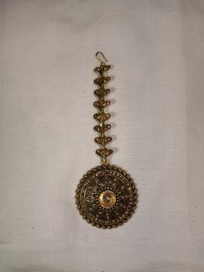 Elegant Maang Tikka