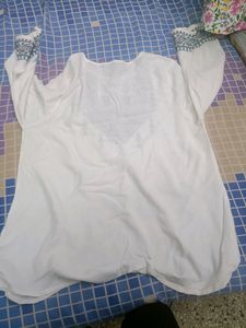 Beautiful White Max Brand Tunic In Xl Size