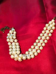 Elegant Pearl Choker