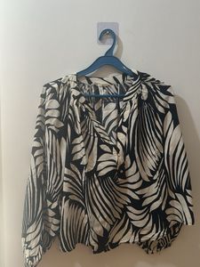 Stylish Black & White Leaf Print Top