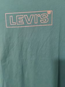 Levi's Men's Casual Tshirt.  Like New.